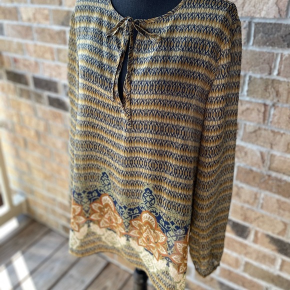 Ann Taylor Women’s Lightweight Tie-Front Blouse - Picture 3 of 8